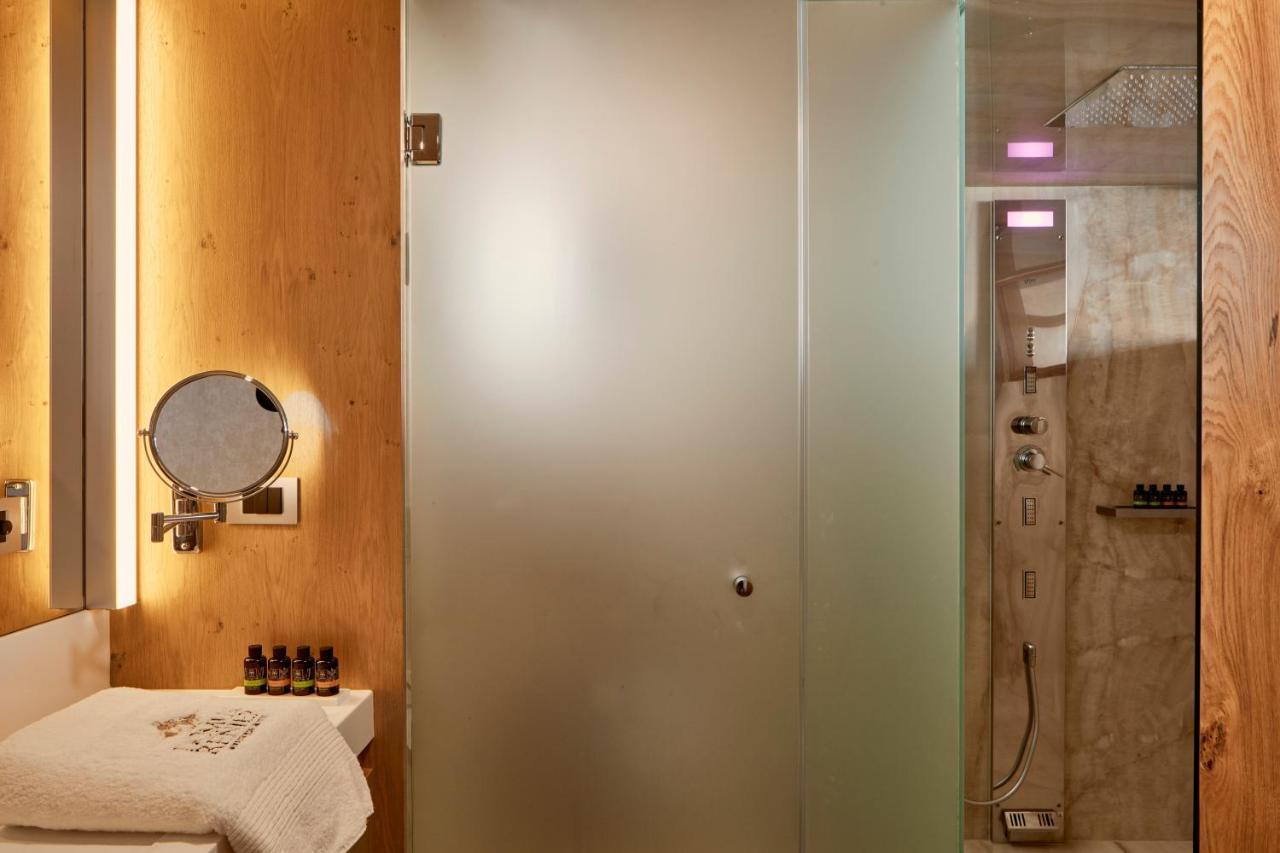 Executive Suite,1278156016:JPEG